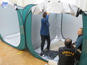 避難所用テント体験