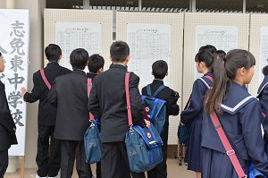 玄関前2