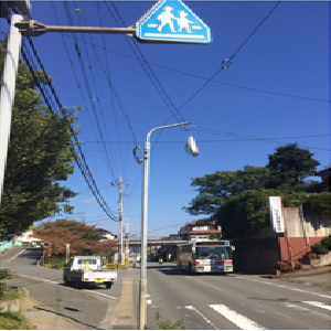 道路照明が故障している写真