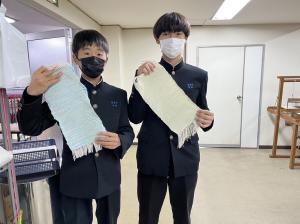 ３