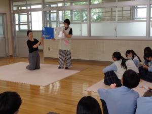 絵本読み聞かせ