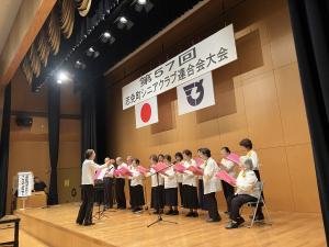 演芸大会にて合唱するみずほ会