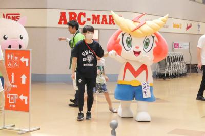歩くシメッチャ