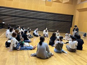 広場　集まり