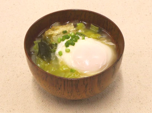 落とし卵のみそ汁