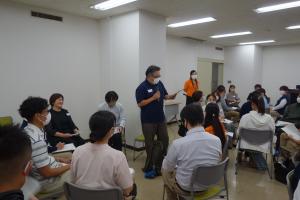 グループの意見を発表している様子①