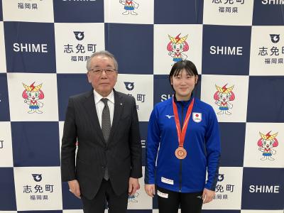世利町長と草場胡美さん