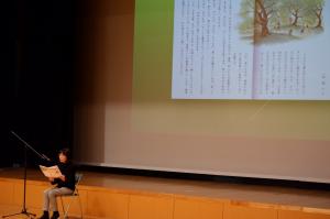 朗読の様子
