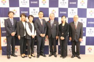 就任された岡本委員の写真