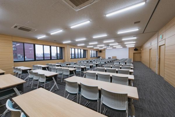 視聴覚室右側写真