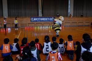 お楽しみ抽選会！アビー君も蹴ります！