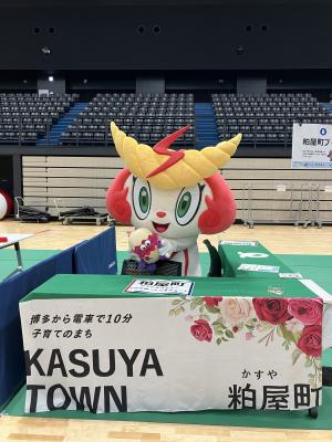 照葉スポーツフェスタで粕屋町のブースにお邪魔するシメッチャ