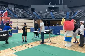 シュートの列に並ぶシメッチャ