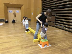 ７月広場　平均台