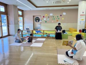 実際に絵本を読み聞かせしている様子