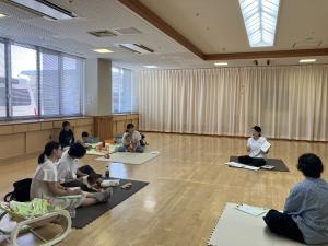 パパママ絵本を聞いている様子