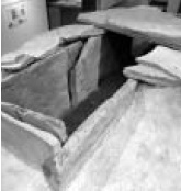 志免町歴史資料室にある堺田の石棺墓